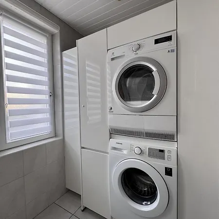 Des 3 Pays. 2 Mn De Bale+ Free Parking * Saint-Louis (Haut-Rhin)